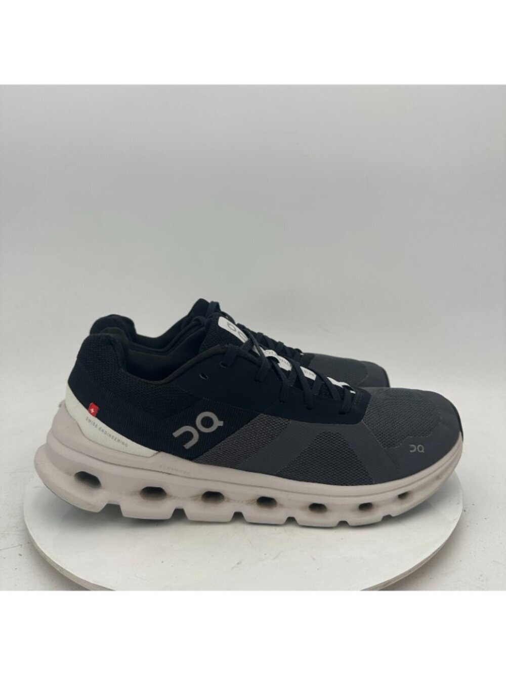 On Cloudrunner Swiss Engineering Men Size 9.5 Eclipse Frost White Shoes - Picture 4 of 11